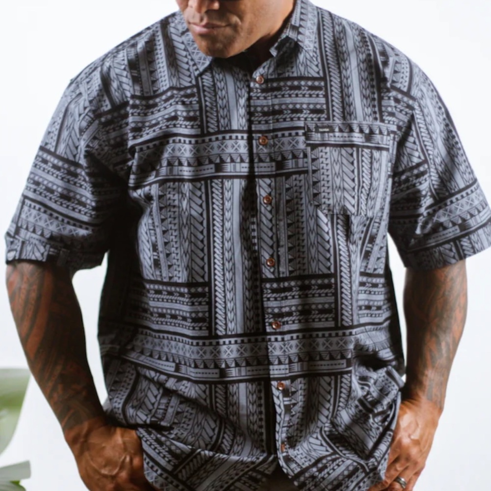 Men's Short-Sleeve Button-Down Shirt - Black Pattern